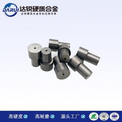 硬質(zhì)合金帶孔棒是一種由硬質(zhì)合金制成的圓柱形棒材，其表面具有一定數(shù)量和尺寸的孔洞。這種材料常用于機(jī)械加工領(lǐng)域，特別是用于鉆孔、銑削和切割等